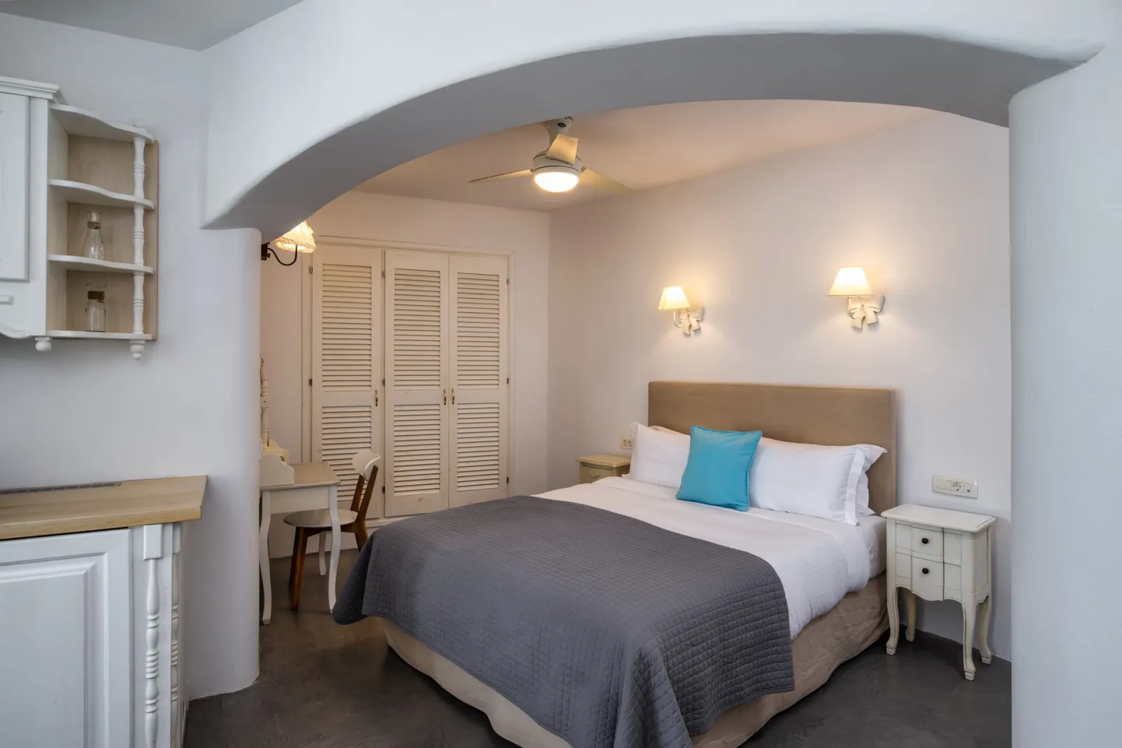 Suite with outdoor jacuzzi &amp; garden view