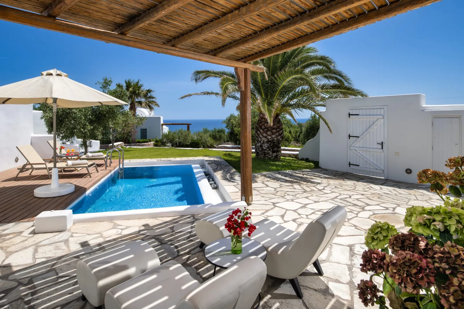 Executive Suite with private pool & seaview