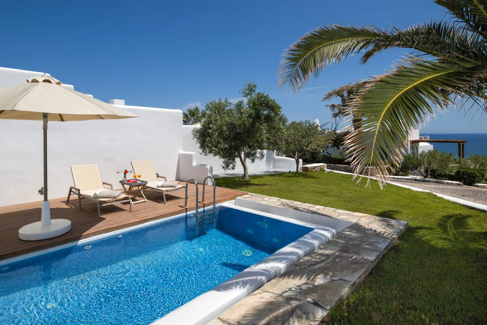 Executive Suite with private pool &amp; seaview