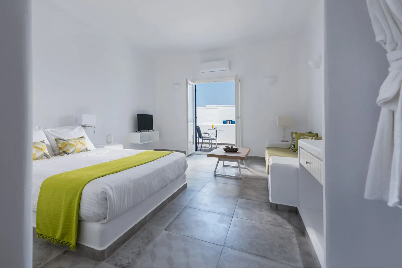 Superior Studio with Hot Tub and Sea View