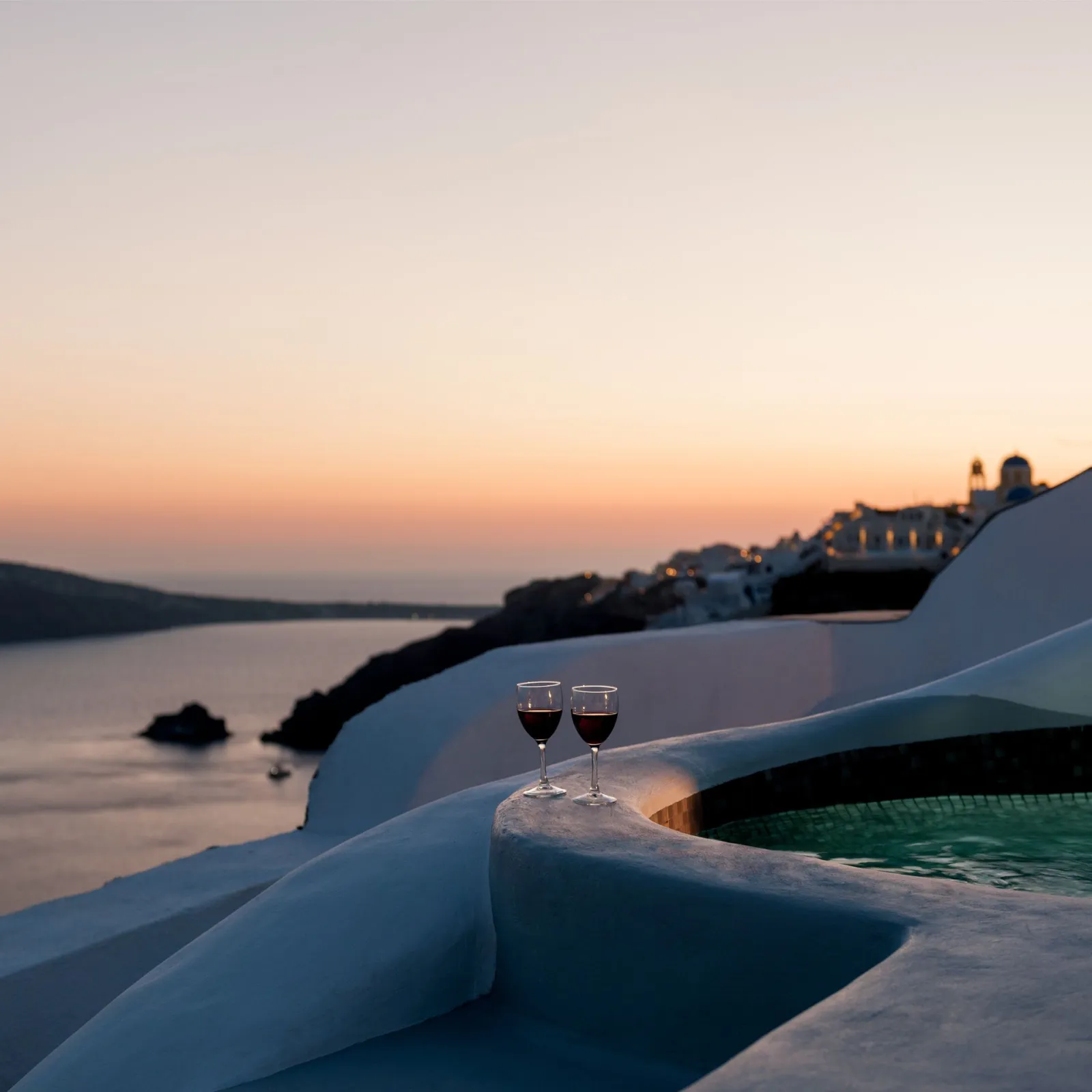 Private One Bedroom Villa with Hot tub and Caldera View (Avra)