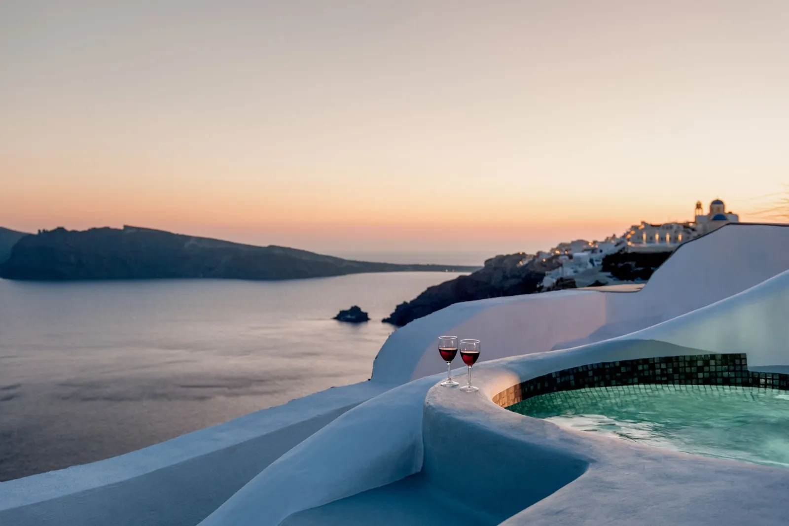 Private One Bedroom Villa with Hot tub and Caldera View (Avra)