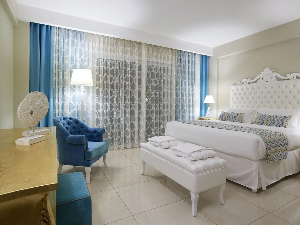 Deluxe Room Pool or Sea View