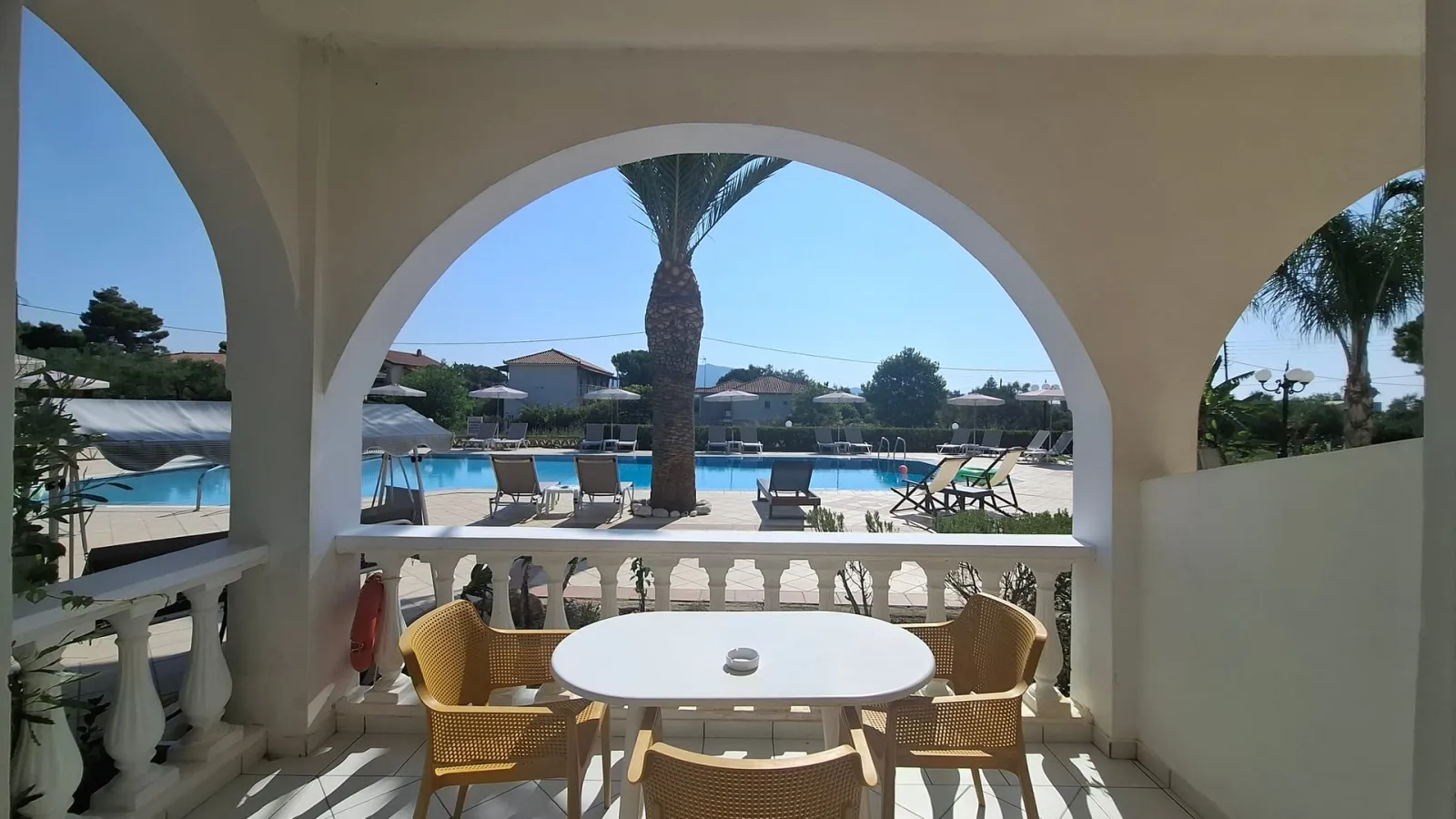 Ground Floor Studio - Spacious Balcony Retreat
