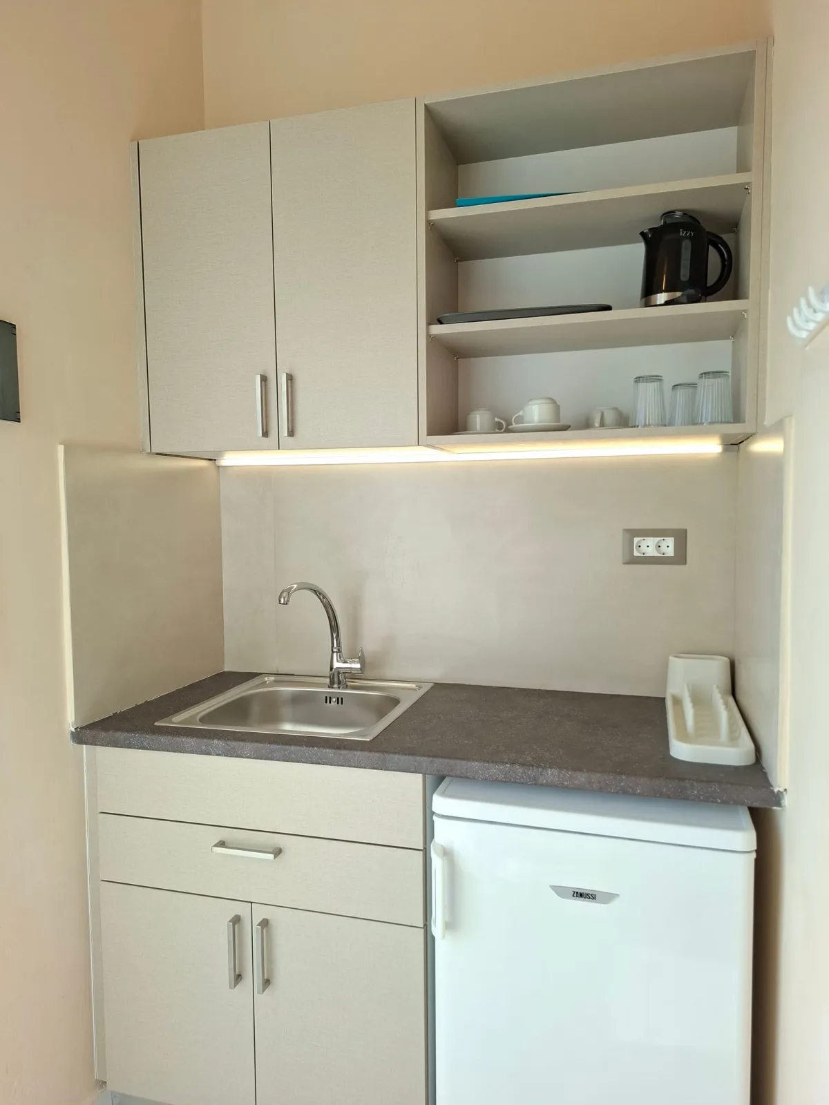 Ground Floor Studio - Spacious Balcony Retreat