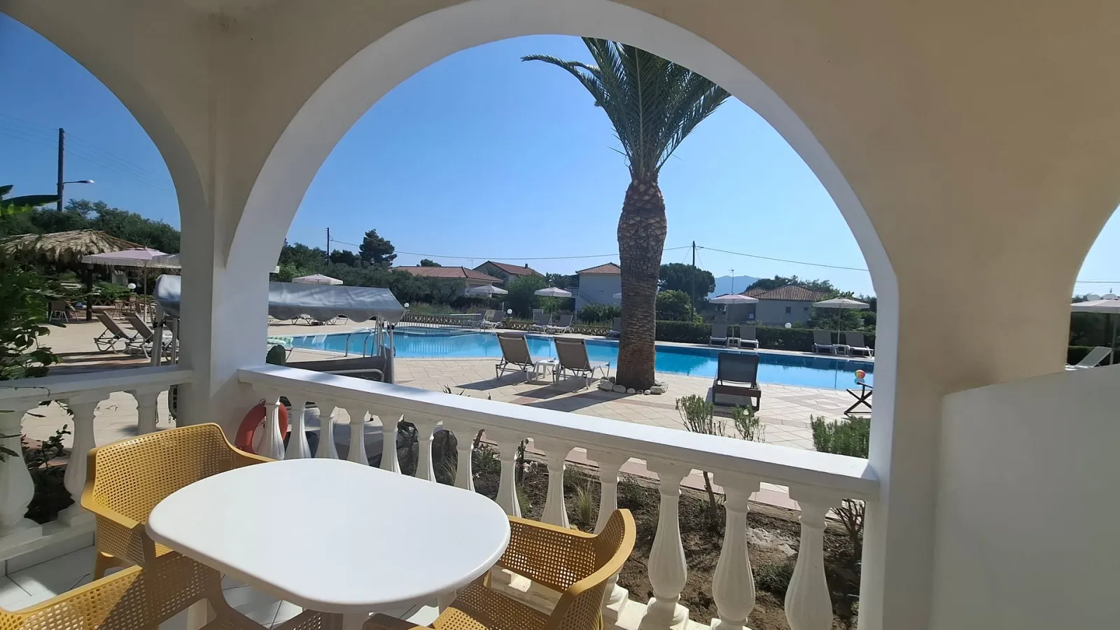 Ground Floor Studio - Spacious Balcony Retreat