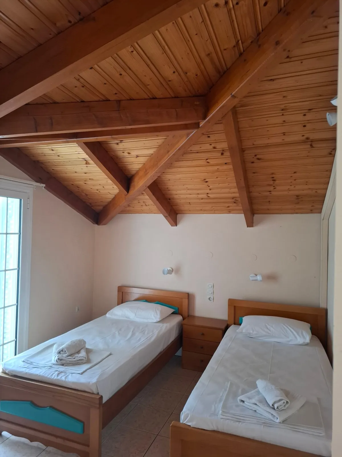 Loft Apartment - 2 Bedroom with King Size Comfort & View