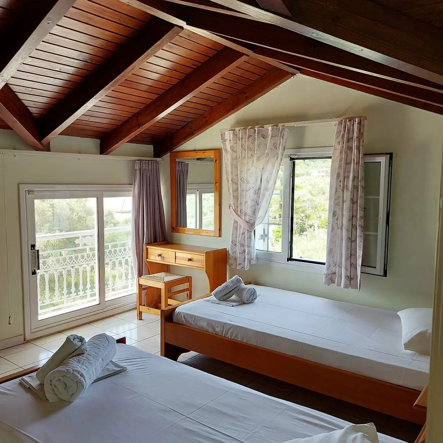 Loft Apartment - 2 Bedroom with King Size Comfort & View