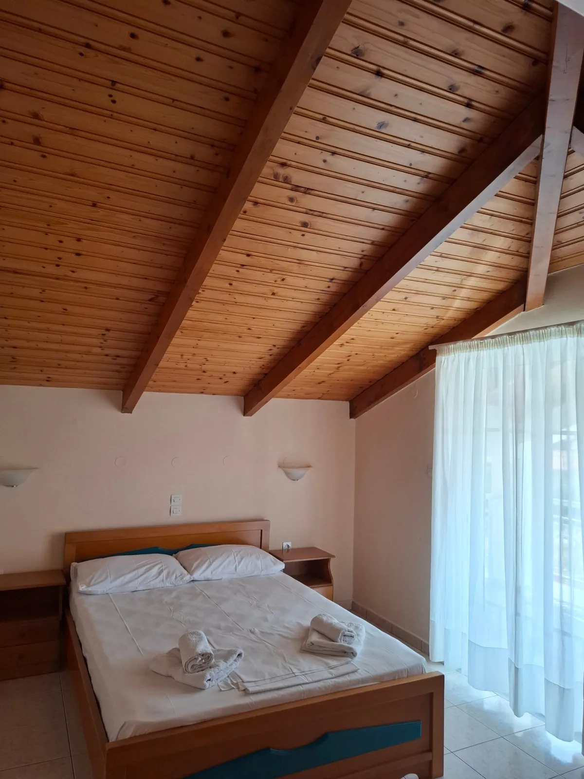 Loft Apartment - 2 Bedroom with King Size Comfort & View