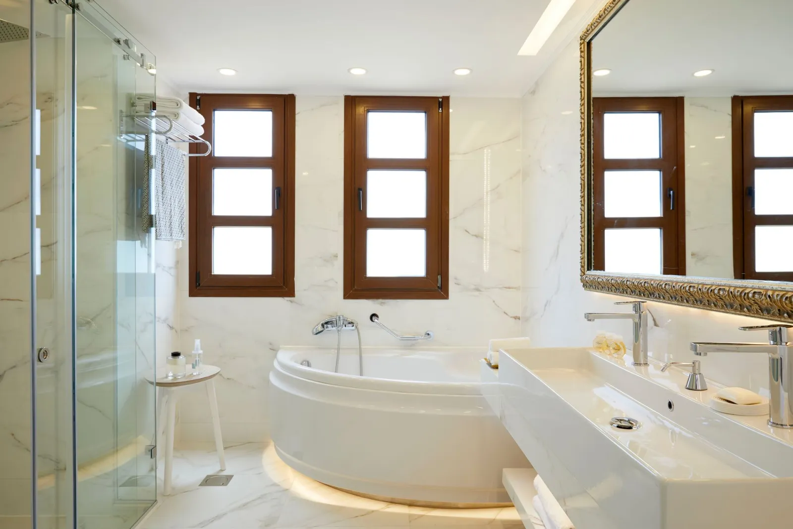 Deluxe Suite Pool or Sea View