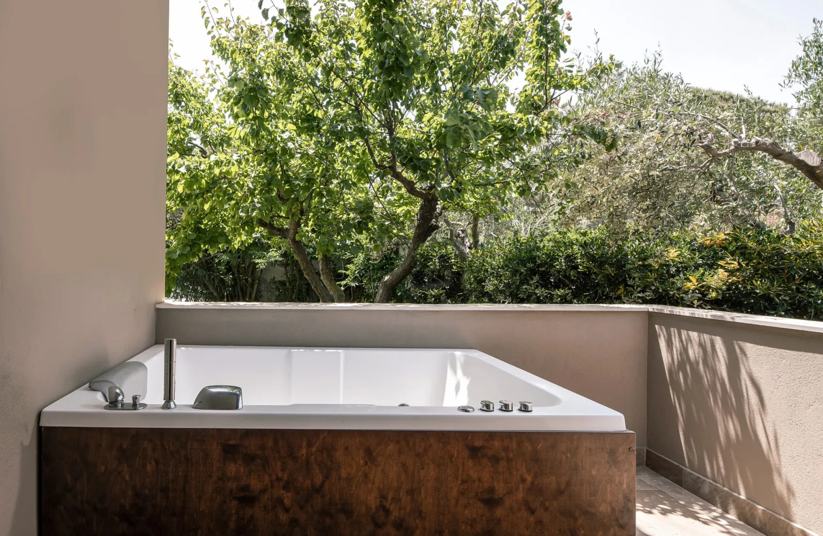 Bungalow Garden View with Jacuzzi
