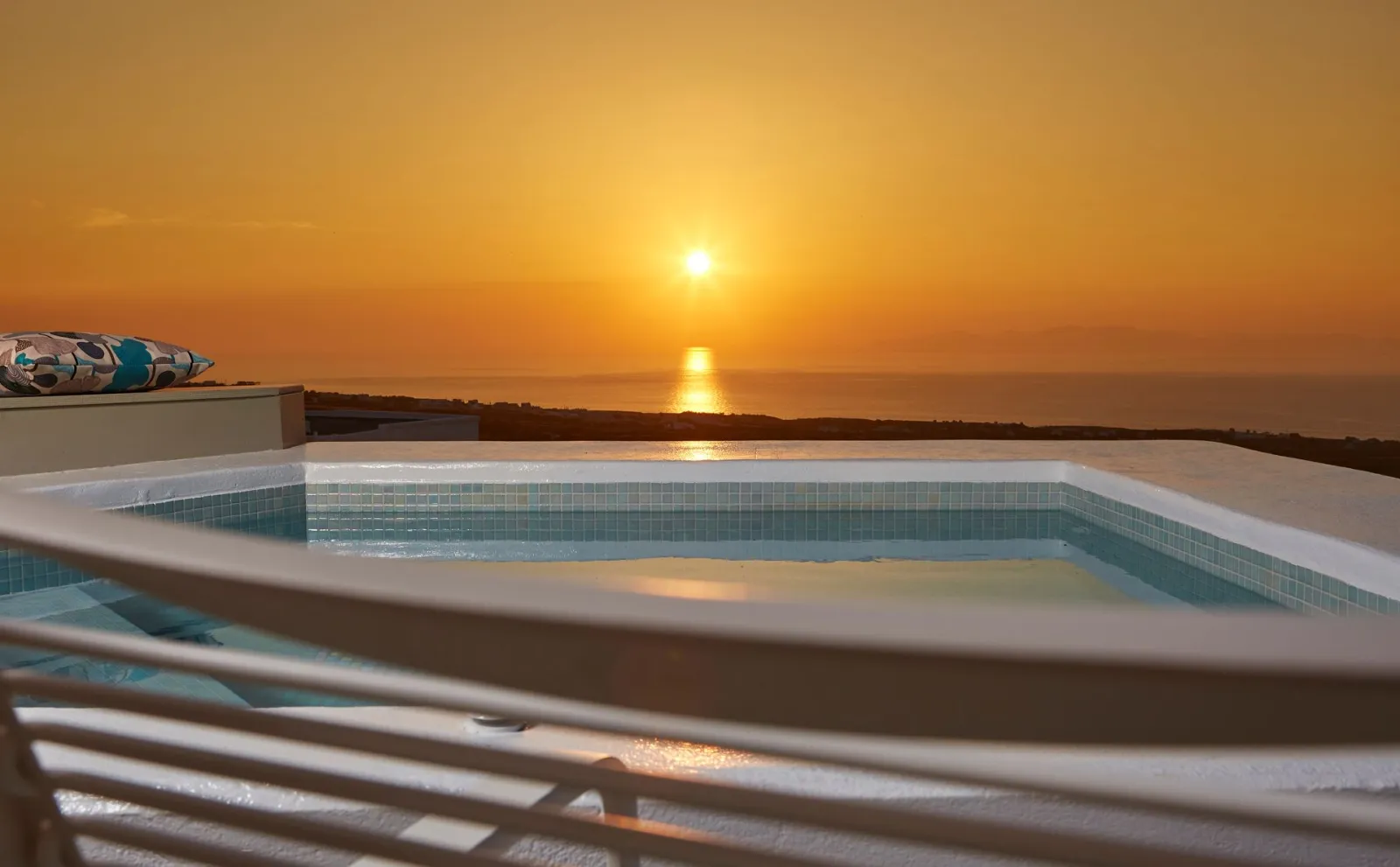 Deluxe Suite with Sea View & Outdoor Jacuzzi