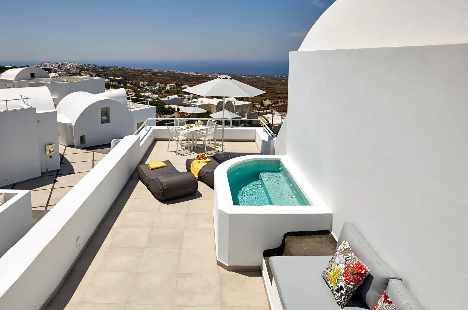 Executive 2BD Suite with Sea View & Outdoor Jacuzzi