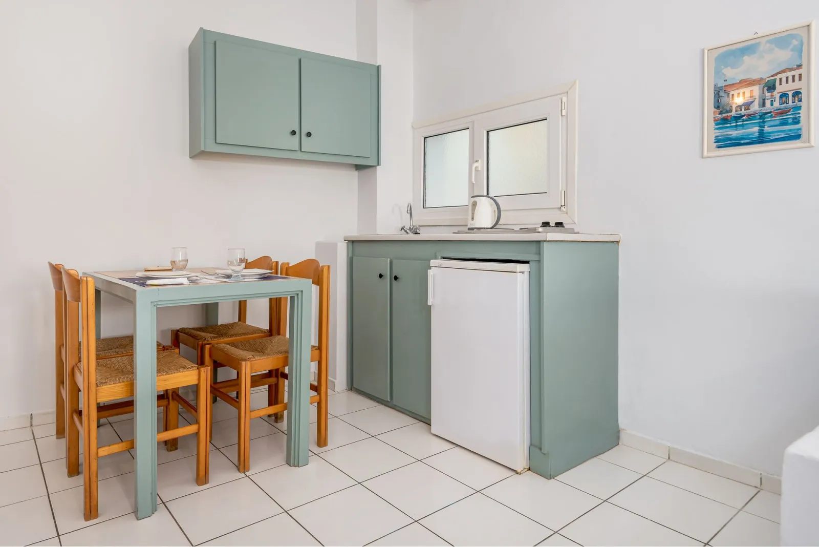 One Bedroom Apartment Inland View