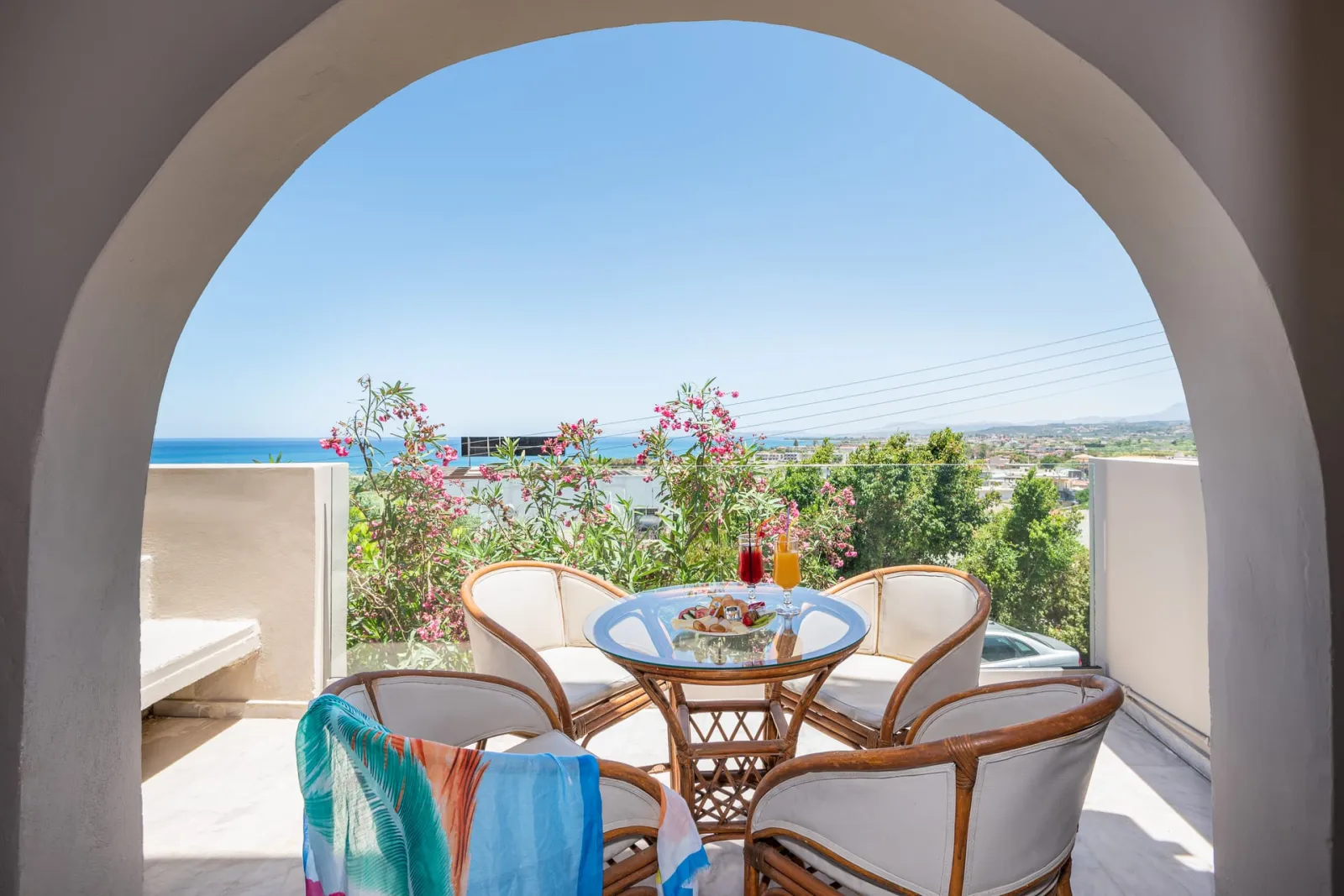 One Bedroom Apartment Sea View