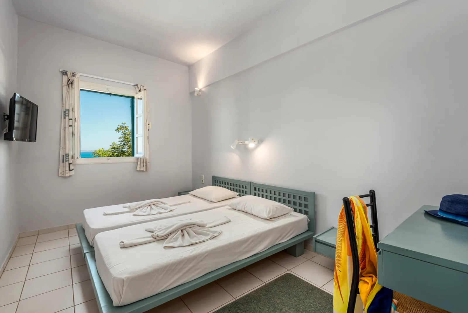 One Bedroom Apartment Sea View