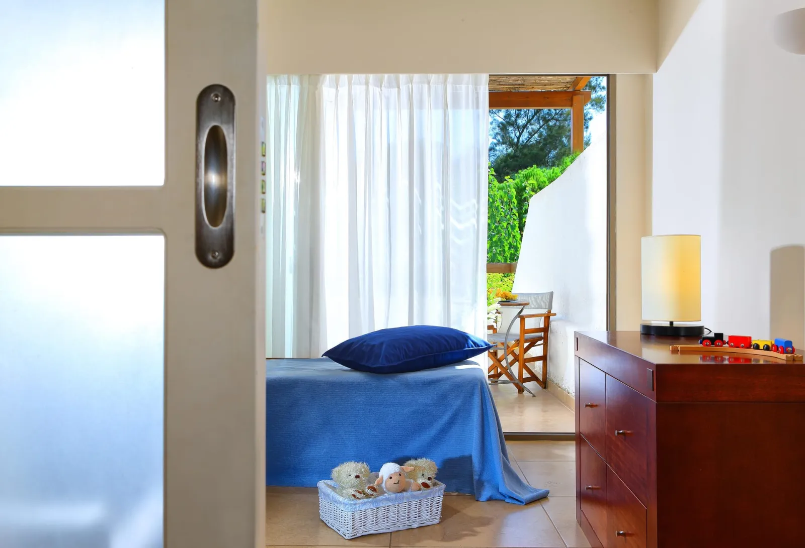 Family Room with Garden View
