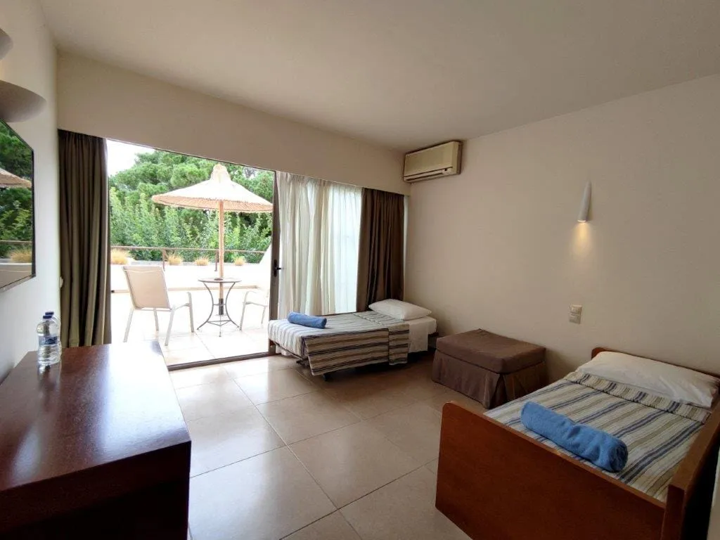 Family Room with Garden View