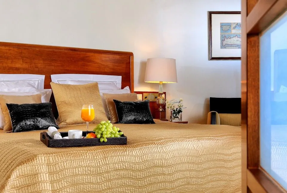 Suite with Side Sea View