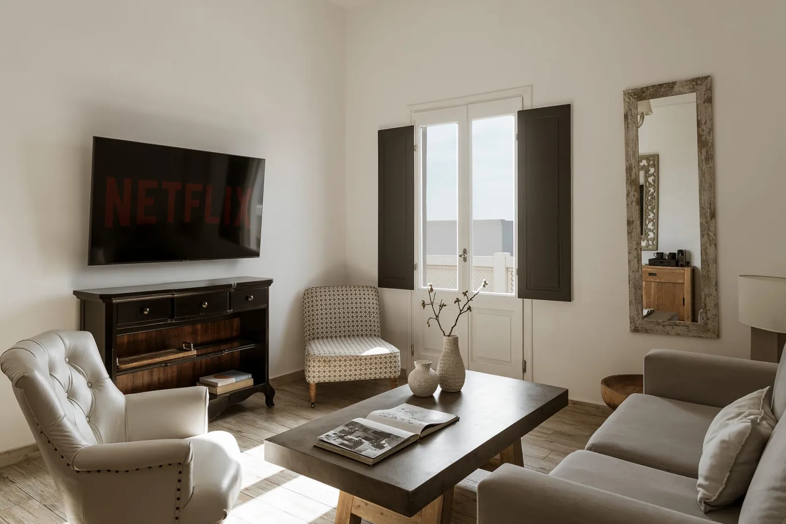 APARTMENT SUITE - Side Sea view