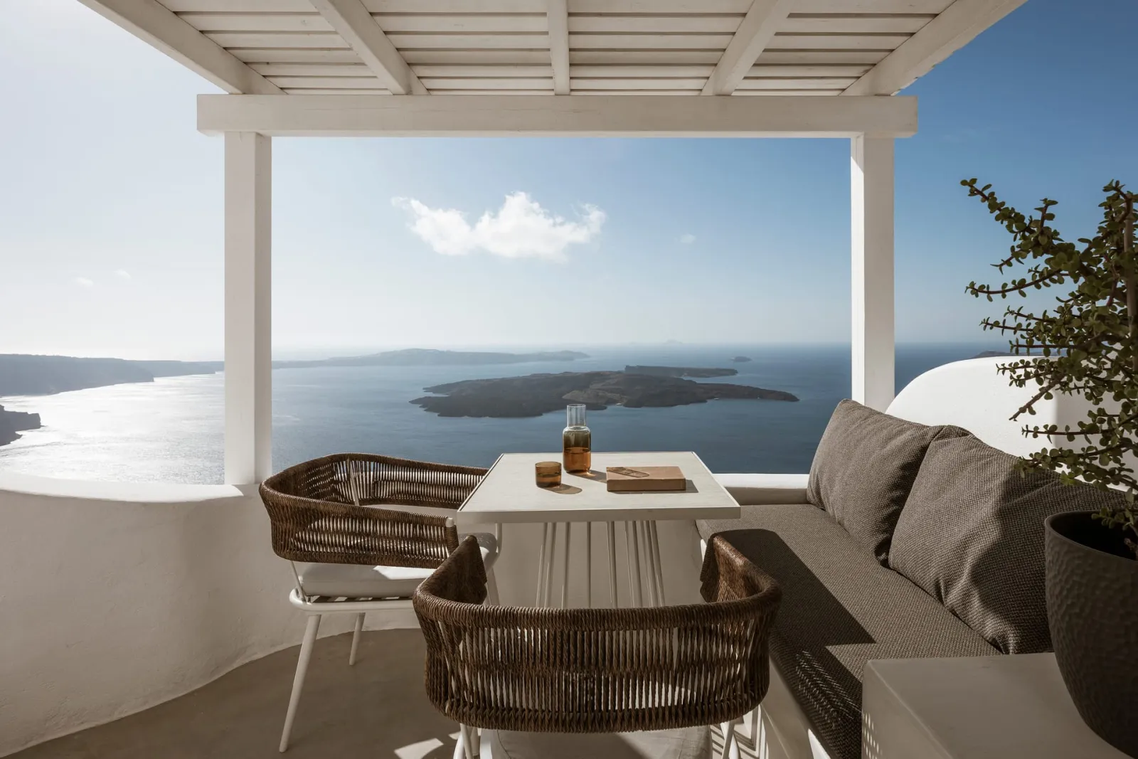 JUNIOR  SUITE - Panoramic Caldera & Volcano Sea View
