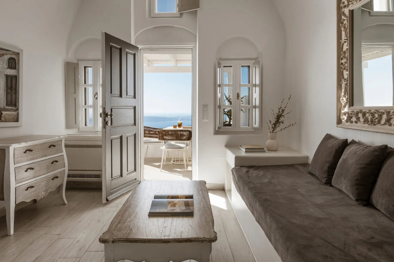 JUNIOR  SUITE - Panoramic Caldera &amp; Volcano Sea View