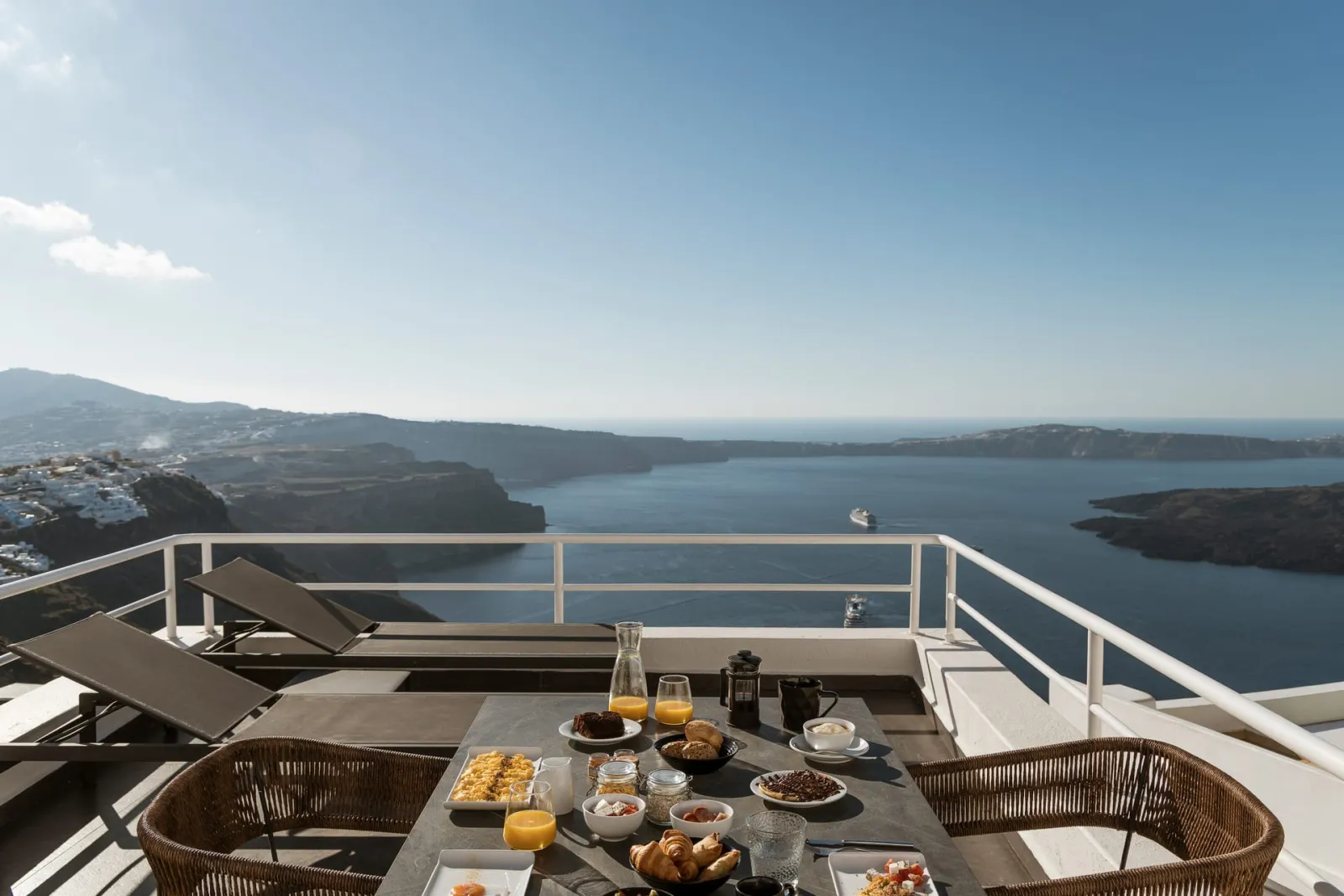 LOFT SUITE - Panoramic Caldera &amp; Volcano Sea View