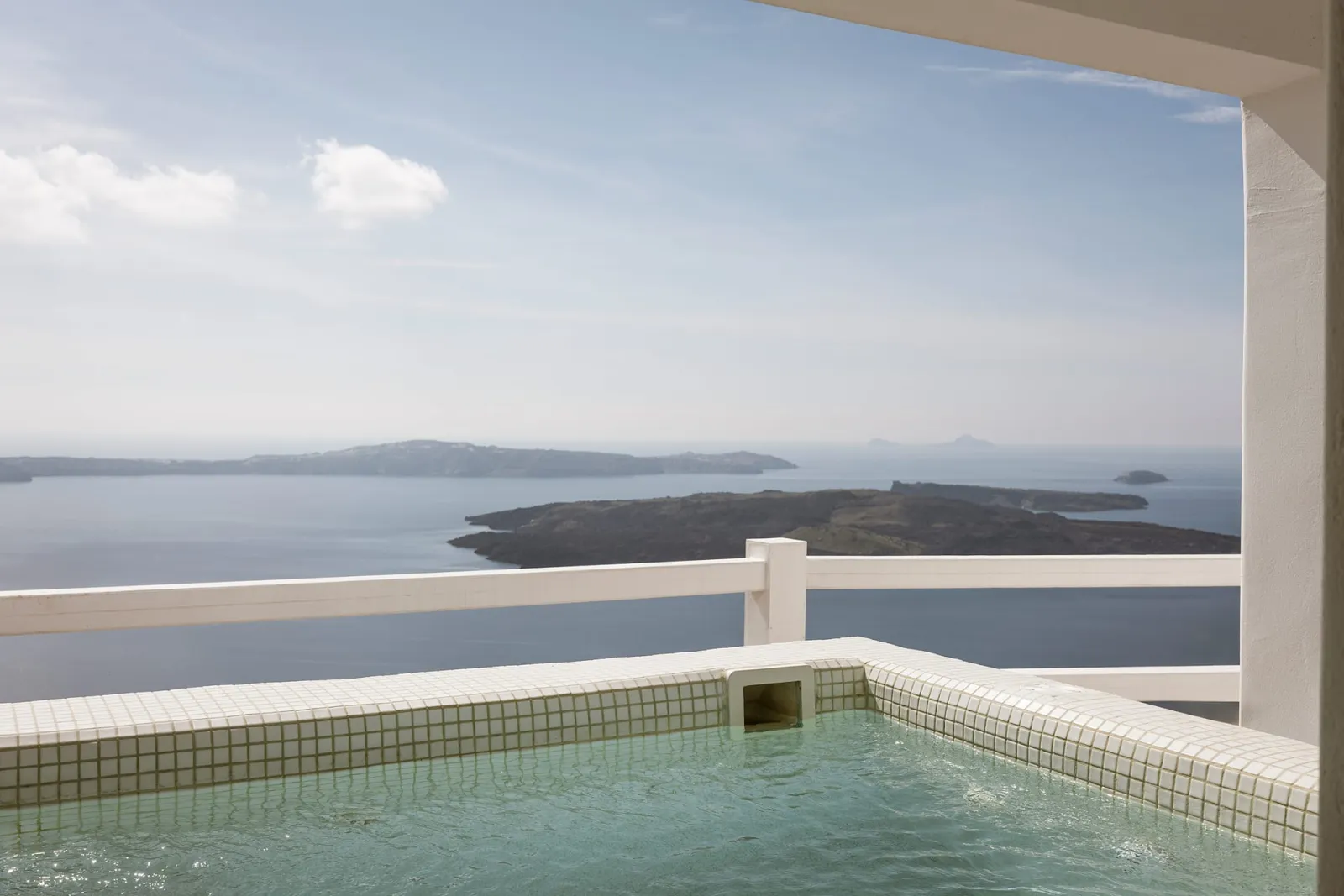 HONEYMOON SUITE - Panoramic Caldera & Volcano Sea View - Private Balcony and Outdoor Tub