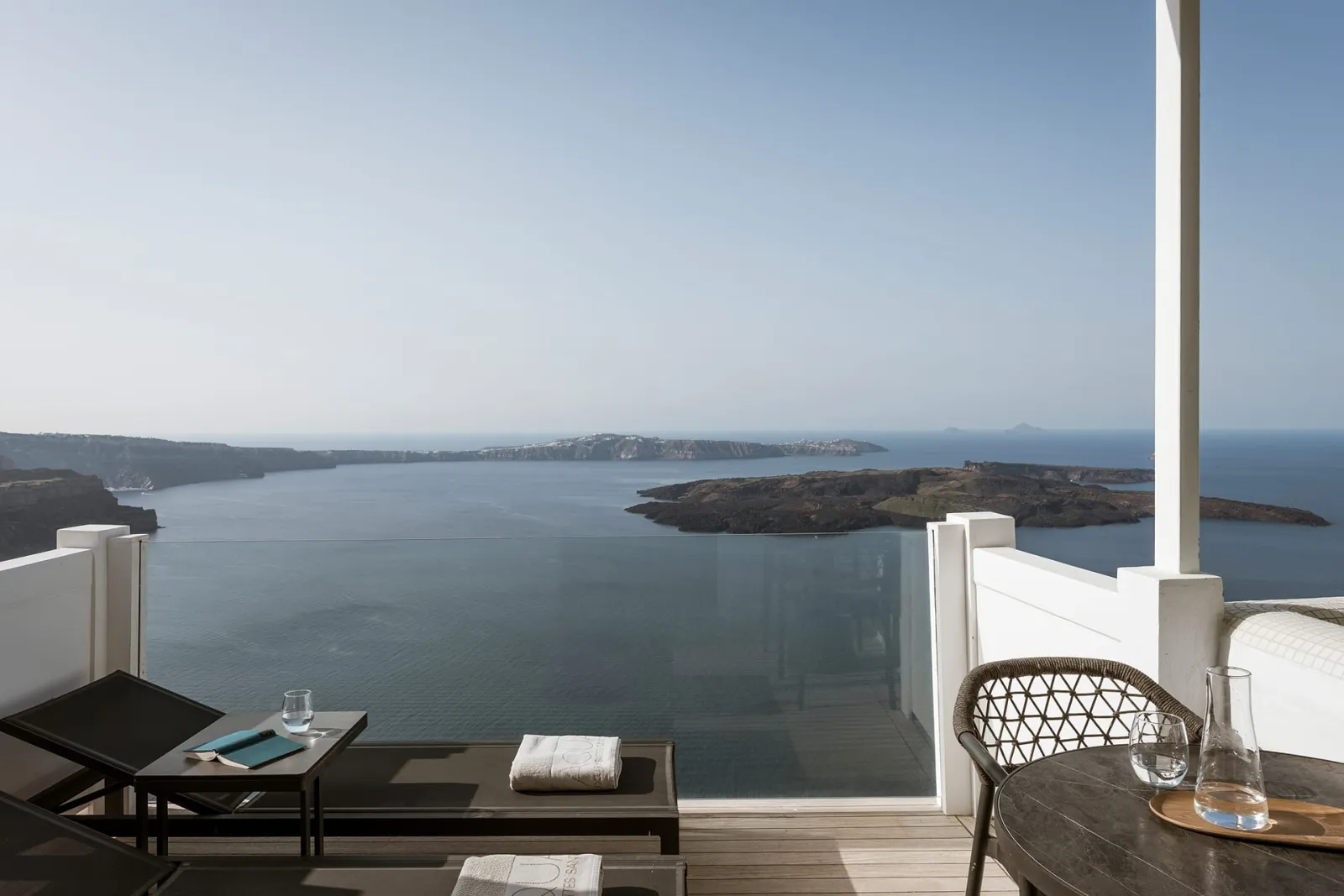 HONEYMOON SUITE - Panoramic Caldera & Volcano Sea View - Private Balcony and Outdoor Tub