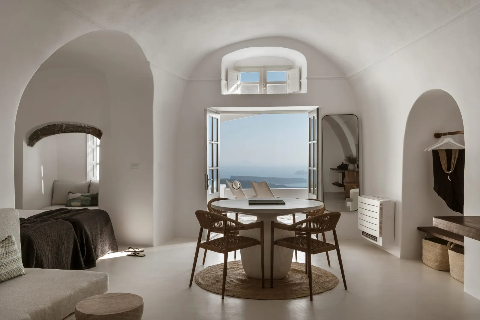 Grand Cave Suite - Panoramic Caldera & Volcano Sea View - Outdoor Hot Tub