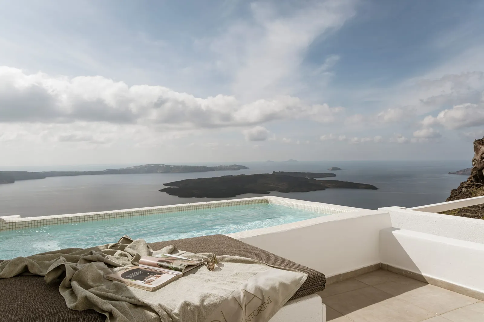 EXECUTIVE SUITE - Panoramic Caldera & Volcano Sea View - Private Use Deck - Private Outdoor Plunge Pool
