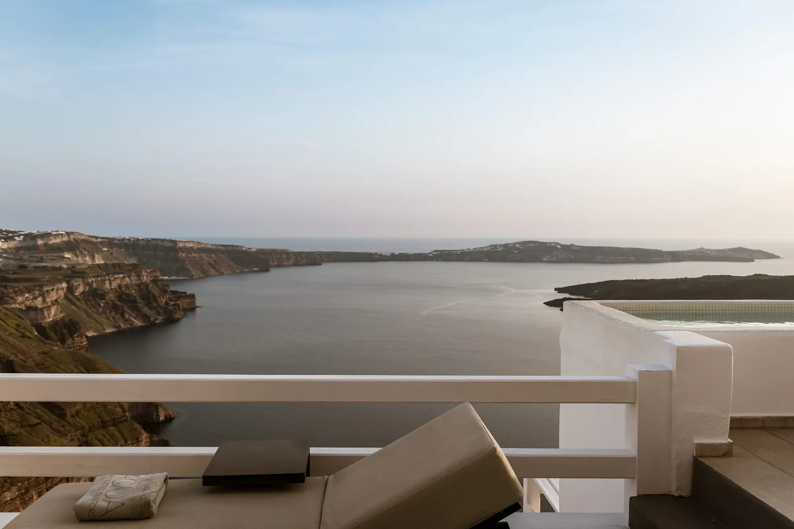 MARE GRAND SUITE - Panoramic Caldera & Volcano Sea View - Private Terrace with Outdoor Plunge Pool