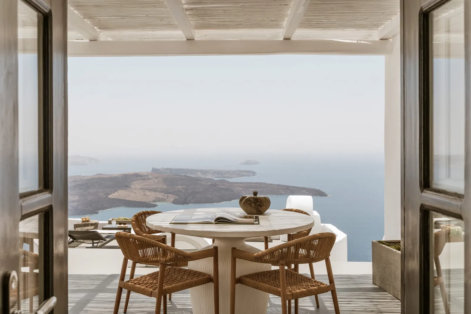 Two Bedroom Executive Suite - Grand Terrace with Panoramic Caldera Sea View and Hot Tub