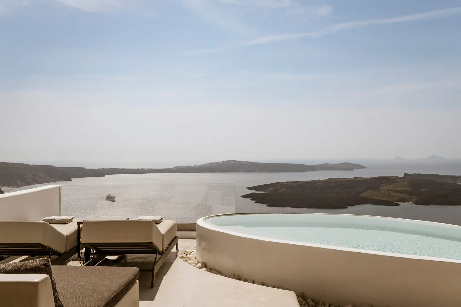 GRAND SUITE - Panoramic Caldera & Volcano Sea View - Private Terrace with Outdoor Plunge Pool