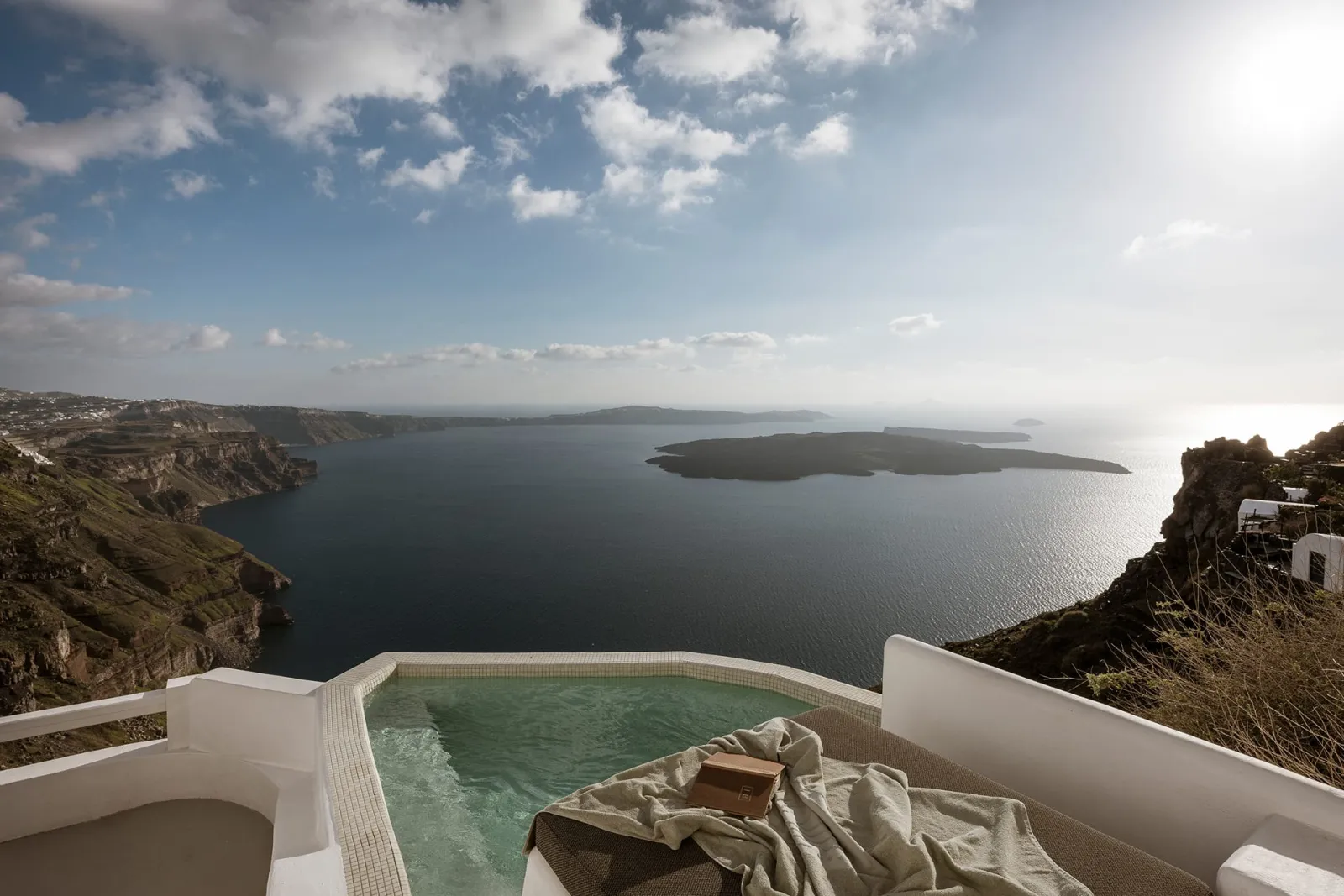 AQUARELLA GRAND SUITE - Panoramic Caldera &amp; Volcano Sea View - Private Outdoor Terrace with Plunge Pool