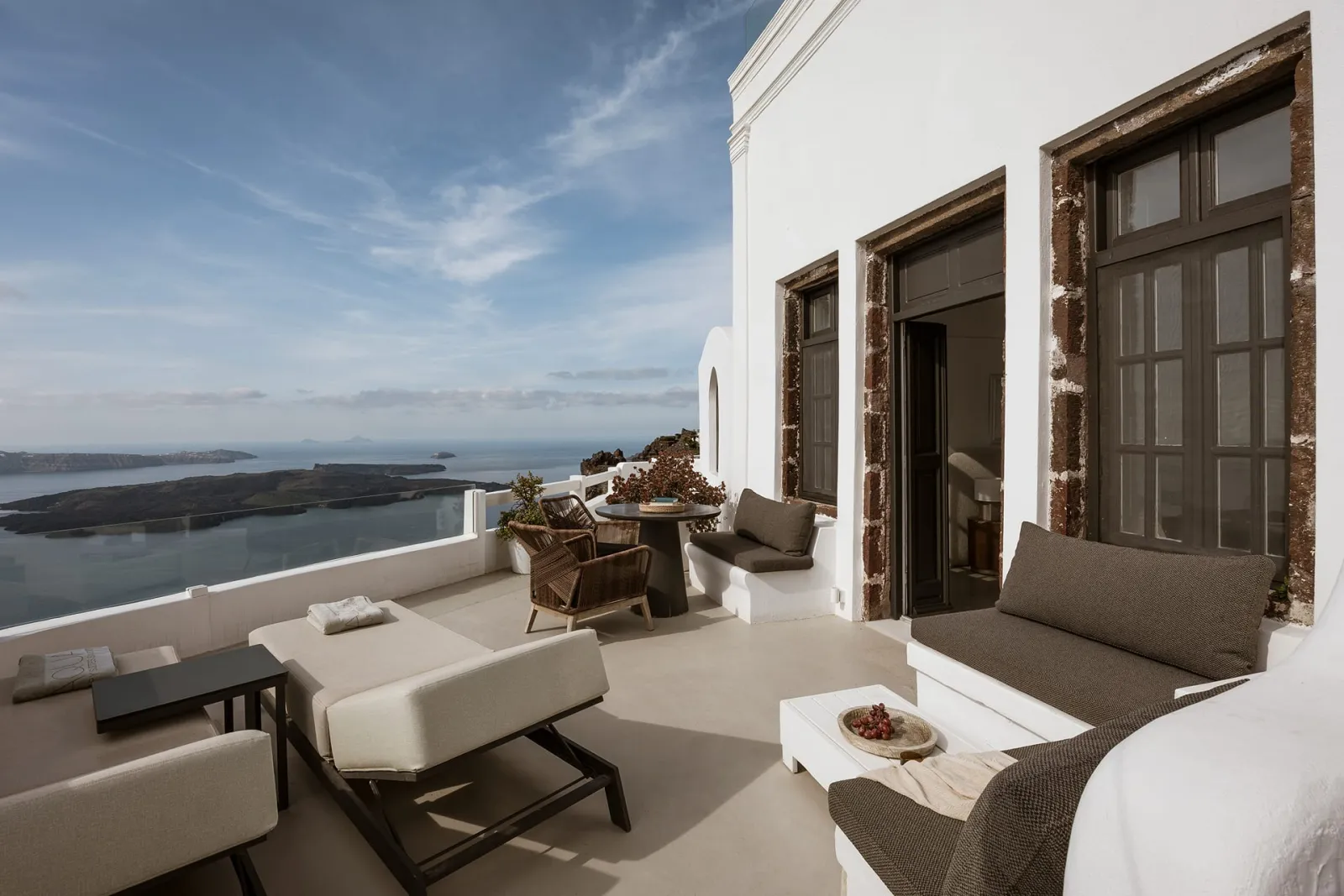 AQUARELLA GRAND SUITE - Panoramic Caldera &amp; Volcano Sea View - Private Outdoor Terrace with Plunge Pool