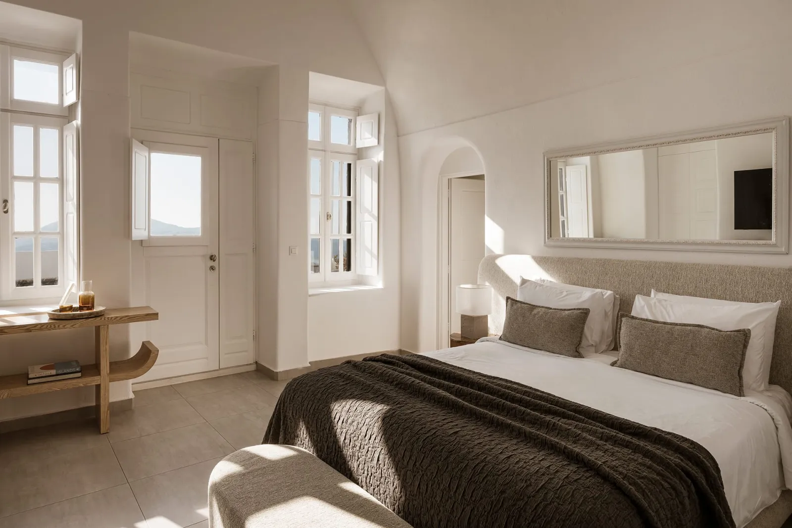 AQUARELLA GRAND SUITE - Panoramic Caldera &amp; Volcano Sea View - Private Outdoor Terrace with Plunge Pool