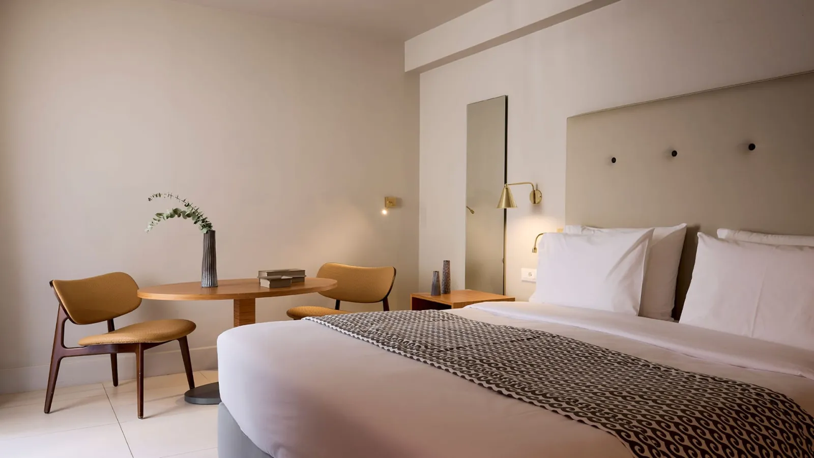 Classic Room - Urban View [2 adults + 1 child]