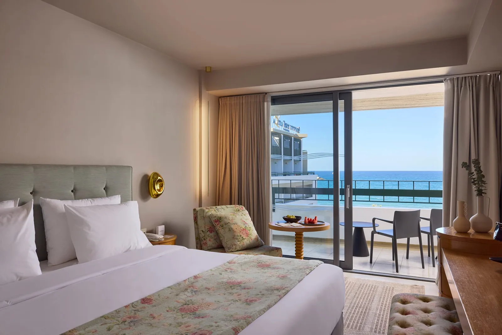 Mythica Signature Room - Sea View