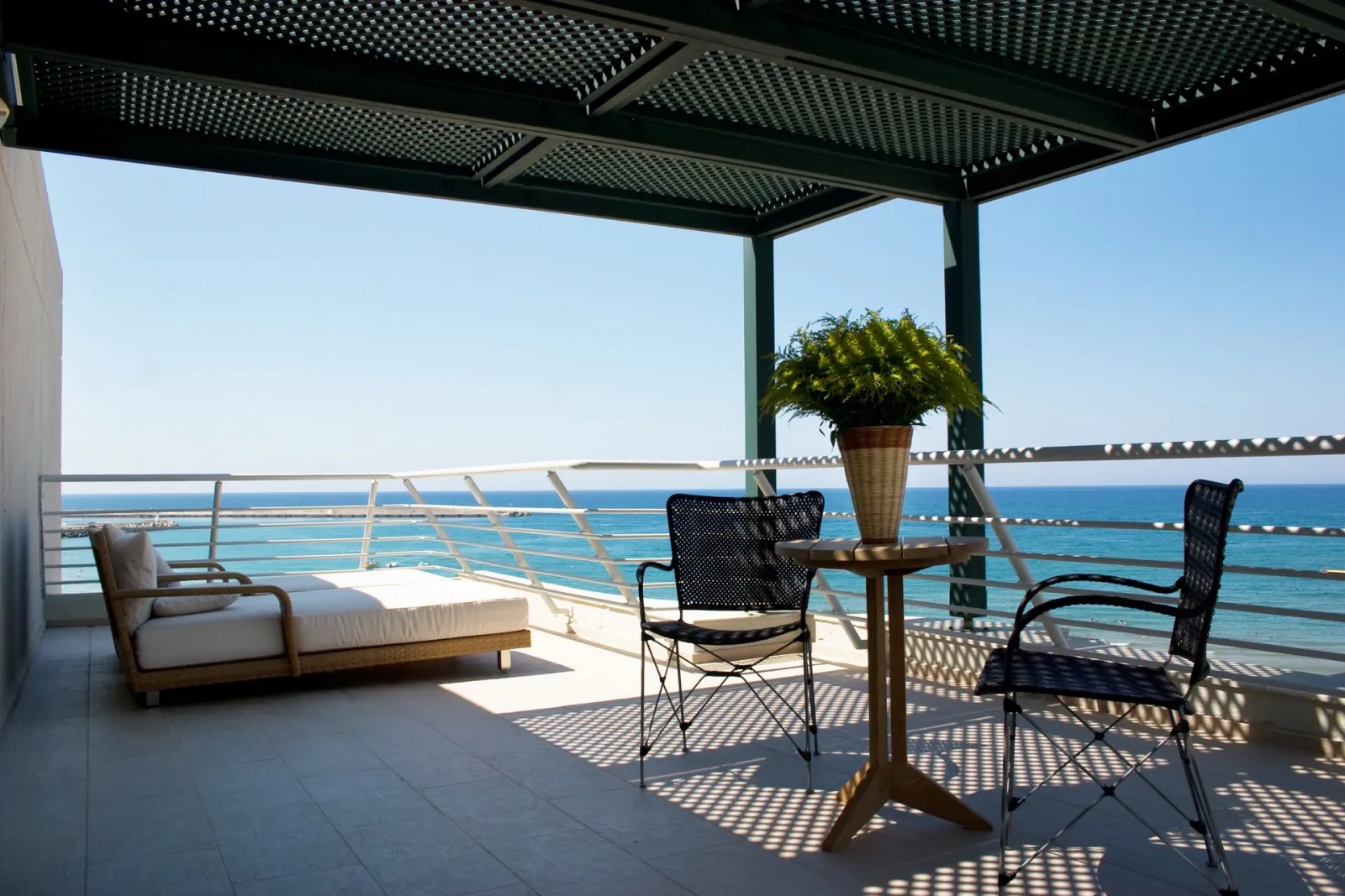 Mythica Executive Suite - Sea View