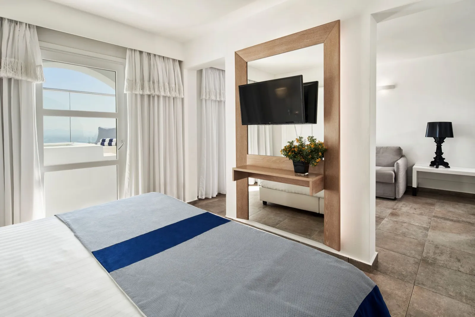 Sea View Suite - Private Hot Tub &amp; East Island View
