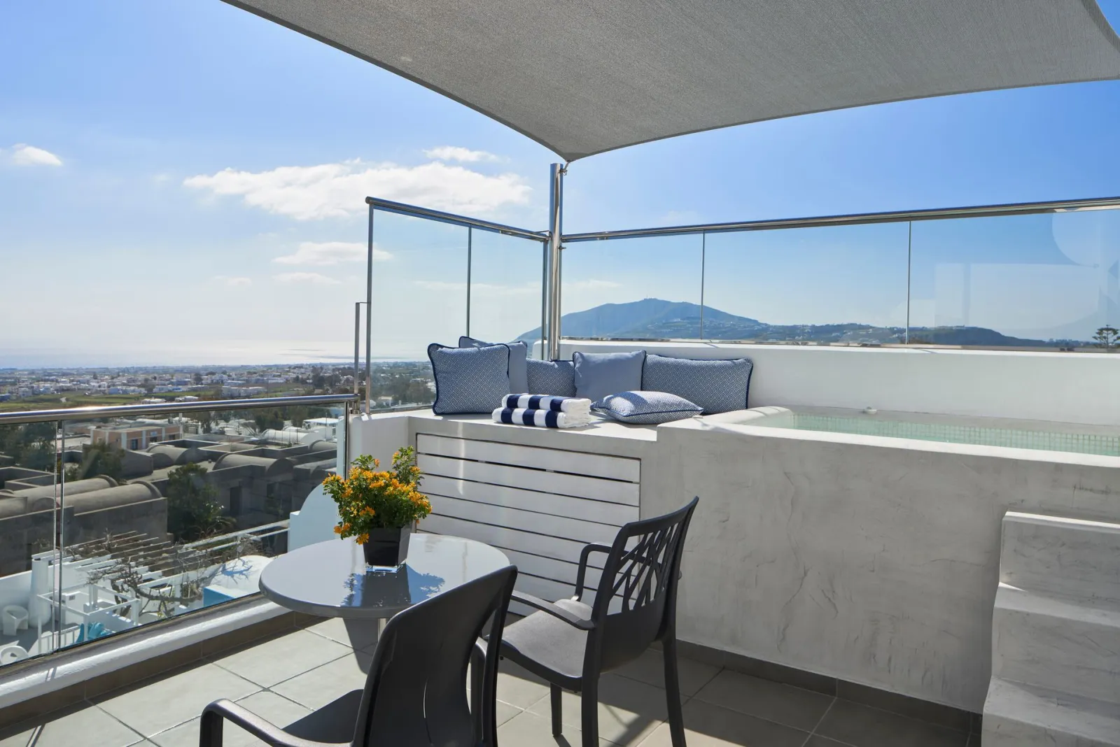 Sea View Suite - Private Hot Tub & East Island View