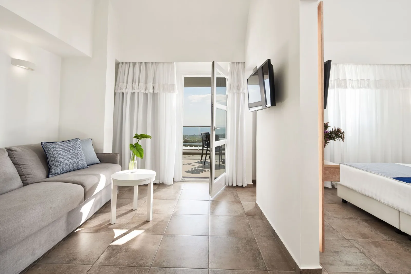 Sea View Suite - Private Hot Tub &amp; East Island View