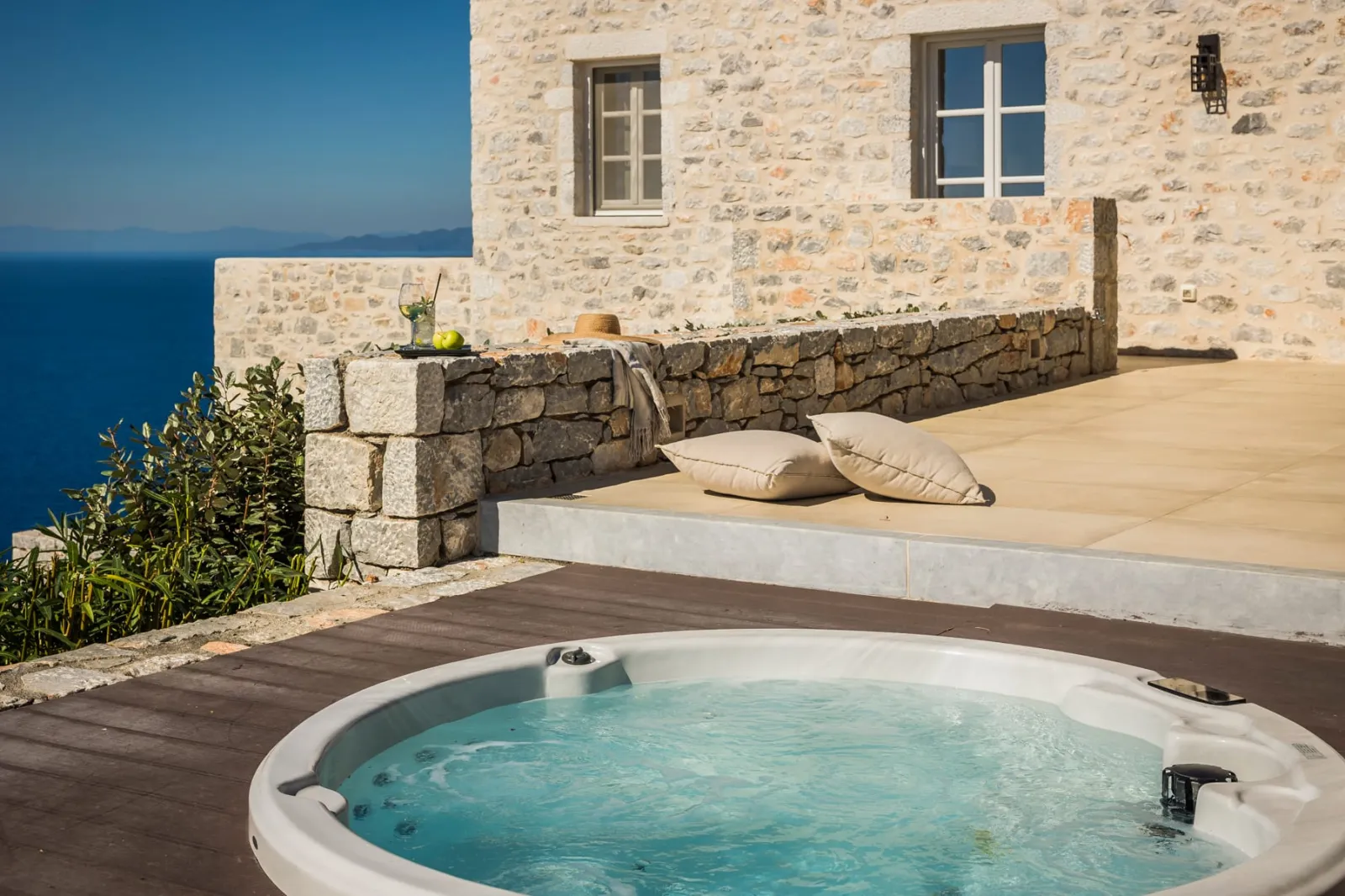 One Bedroom Sea View Superior Suite With Jacuzzi
