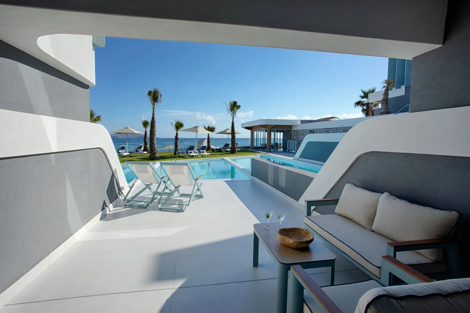 Bungalow Beach Front with Individual Pool