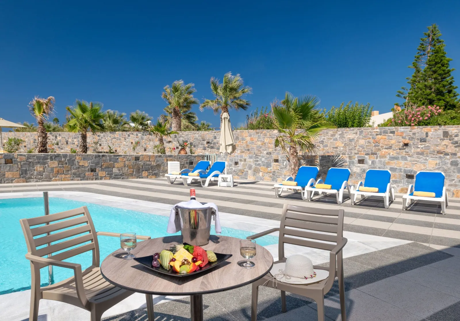 Family Maisonette Apartment 5 Bedded Individual Pool