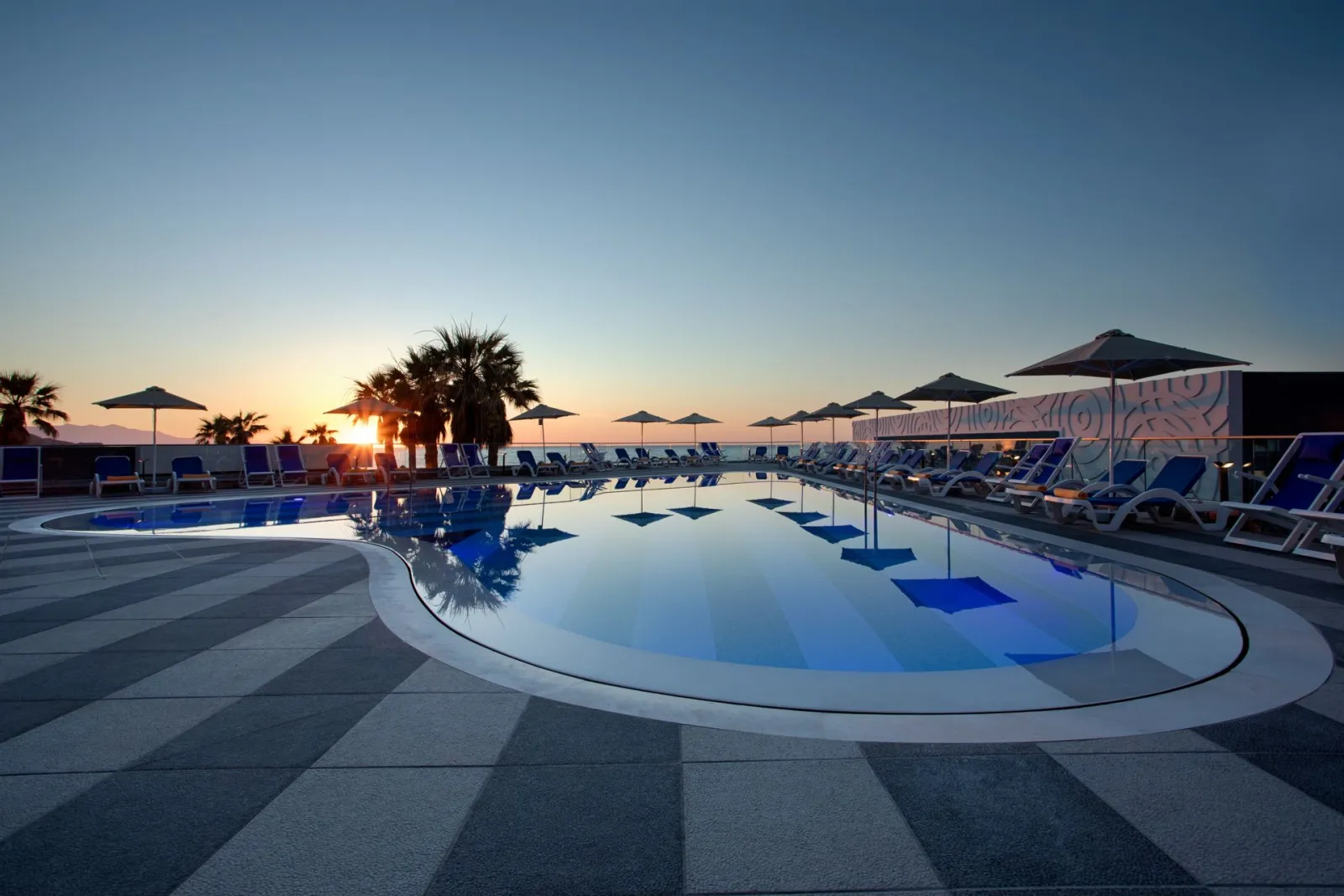 Family Room Swim Up