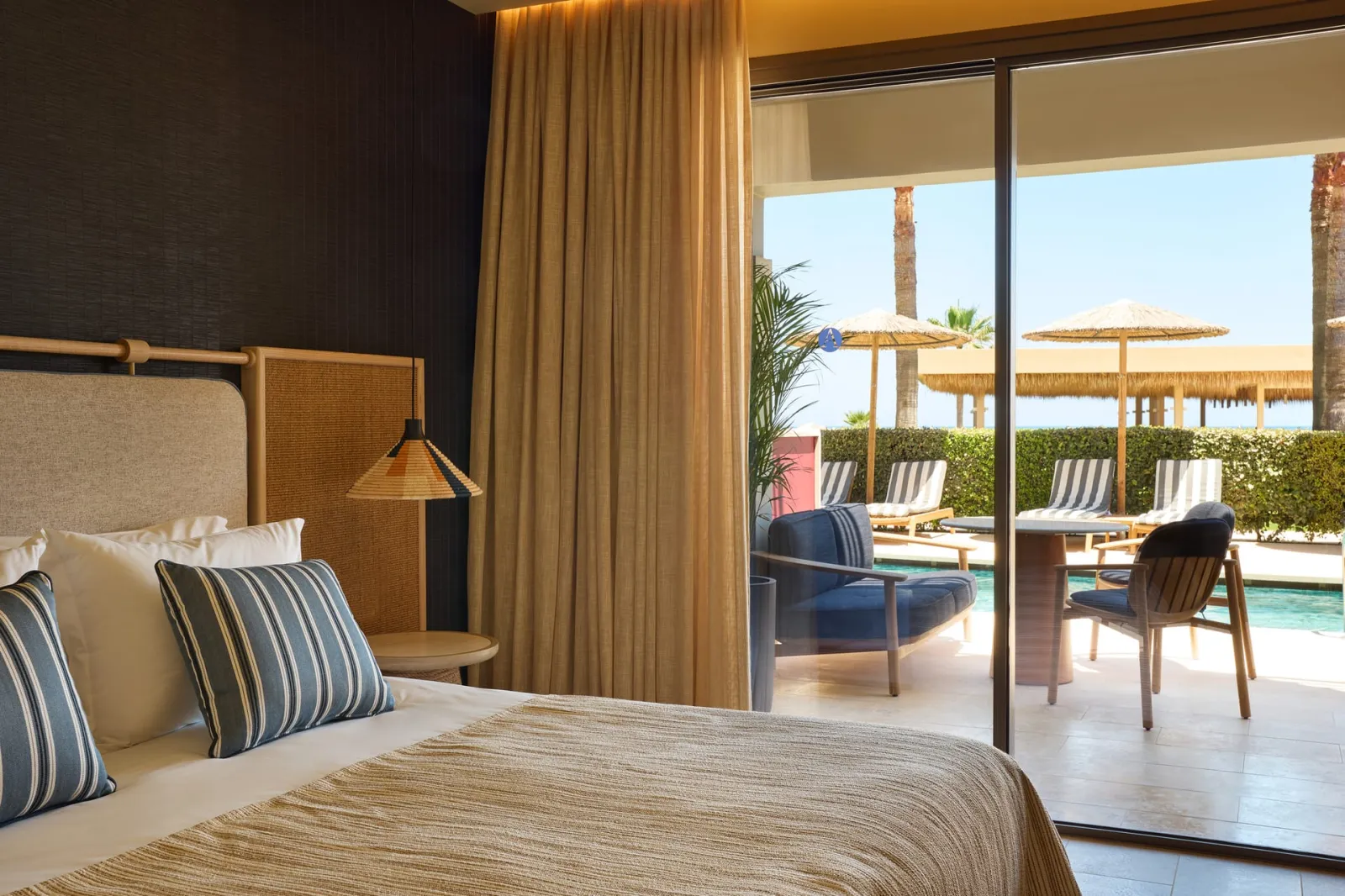 Deluxe Room Swim Out