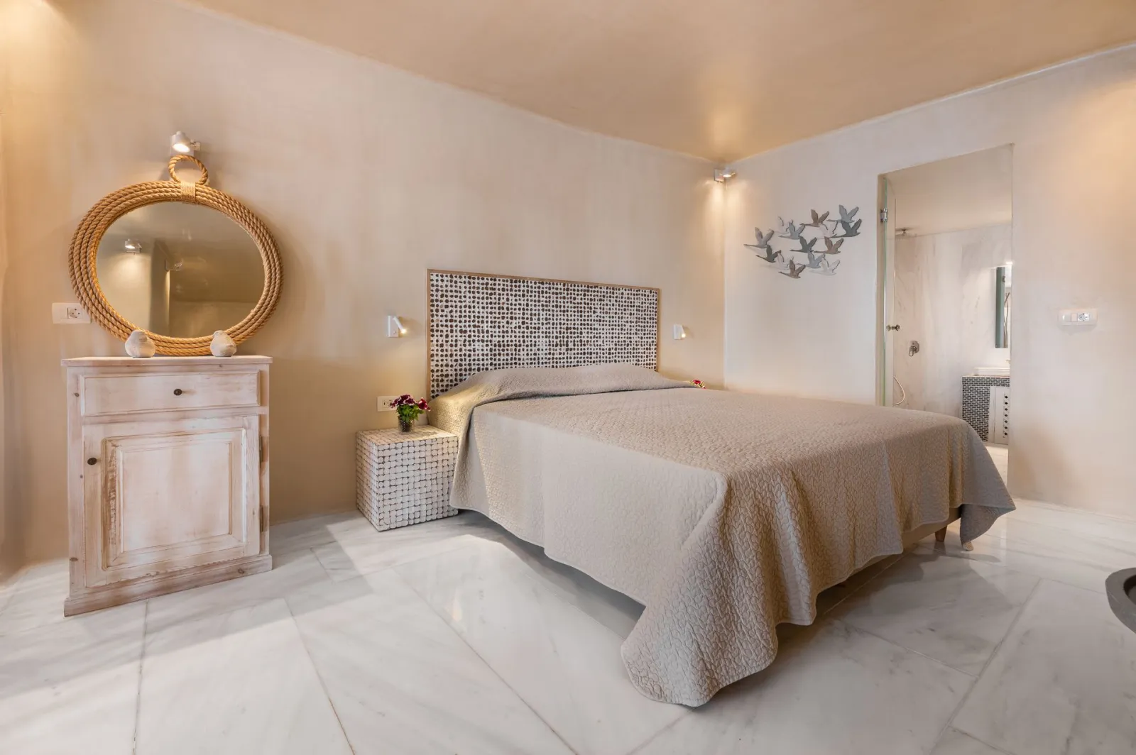 Executive Cave Suite with Indoor Hot Tub with Jets