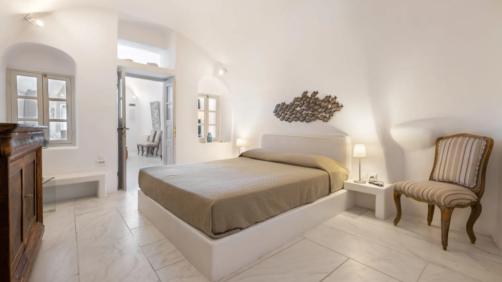 Deluxe Cave Villa with Private Outdoor Hot Tub with Jets
